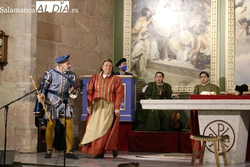 Representación de 'Biuscando a Nebrija' en la iglesia San Nicolás de Vitigudino / CORRAL 
