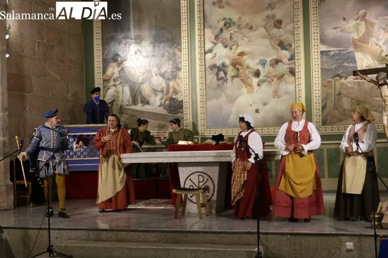 Representación de 'Biuscando a Nebrija' en la iglesia San Nicolás de Vitigudino / CORRAL 