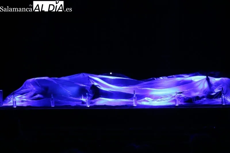 Representación de 'Travesías' por La TeadeTro en el Certamen Nacional de Teatro 'Villa de Vitigudino' / CORRAL