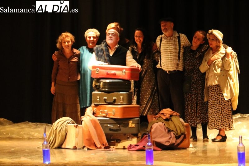 Representación de 'Travesías' por La TeadeTro en el Certamen Nacional de Teatro 'Villa de Vitigudino' / CORRAL
