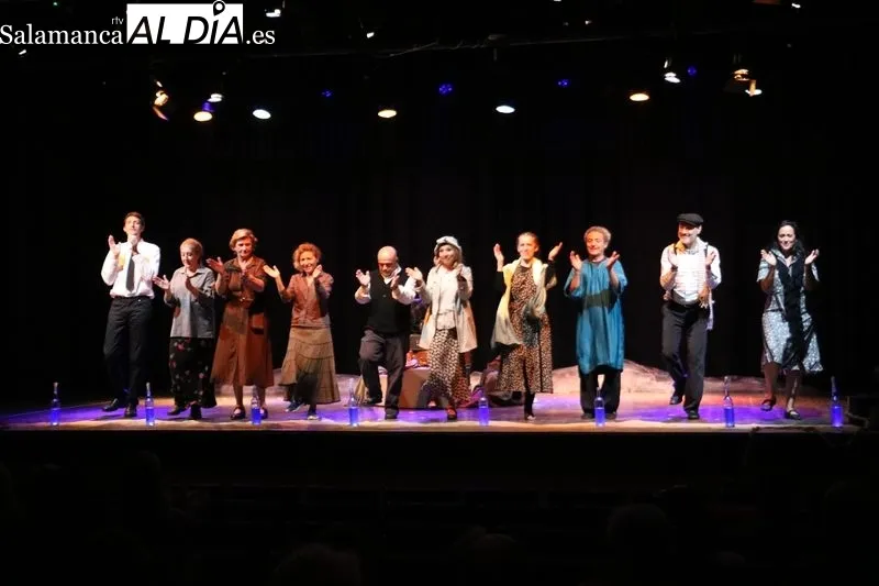 Representación de 'Travesías' por La TeadeTro en el Certamen Nacional de Teatro 'Villa de Vitigudino' / CORRAL