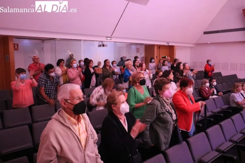 Representación de 'Travesías' por La TeadeTro en el Certamen Nacional de Teatro 'Villa de Vitigudino' / CORRAL