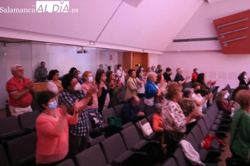 Representación de 'Travesías' por La TeadeTro en el Certamen Nacional de Teatro 'Villa de Vitigudino' / CORRAL