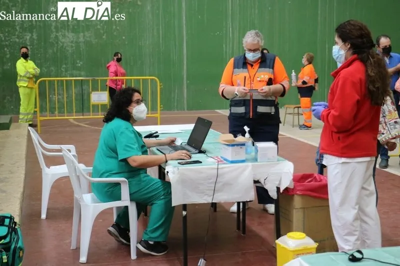 Momento de la vaunación de repesca este martes 24 de mayo en Vitigudino / CORRAL 