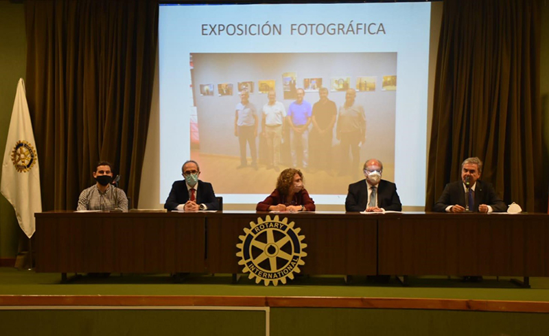 Foto 2 - El Rotary hace entrega del Premio Servir a la Escuela de Ingeniería bejarana