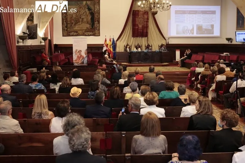 Clausura y graduación de los alumnos del Programa Interuniversitario de la Experiencia en la Universidad de Salamanca en el Paraninfo. Foto de David Sañudo