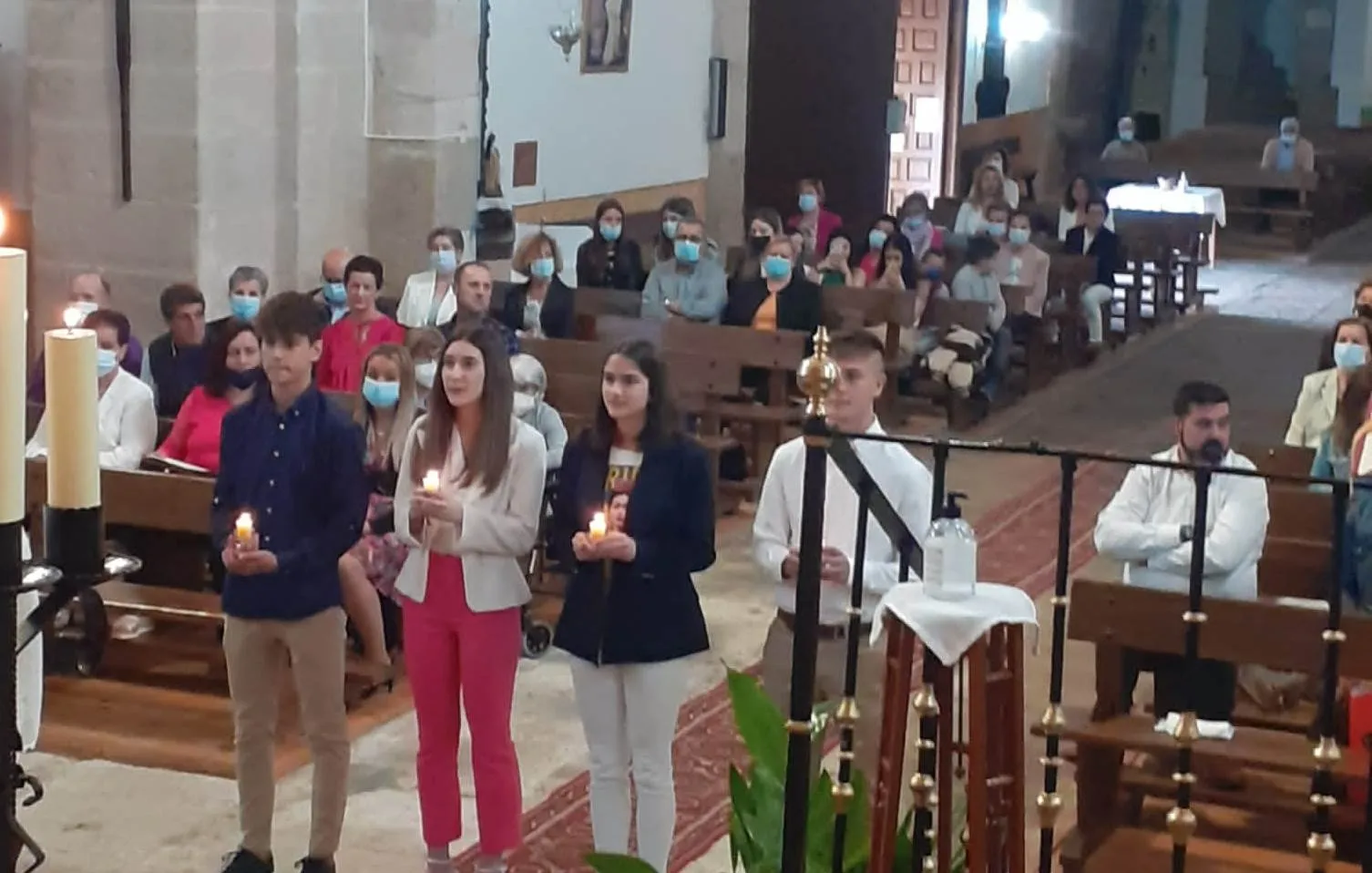 Foto 2 - Tres j&oacute;venes de El Bod&oacute;n y uno de La Encina reciben la Confirmaci&oacute;n