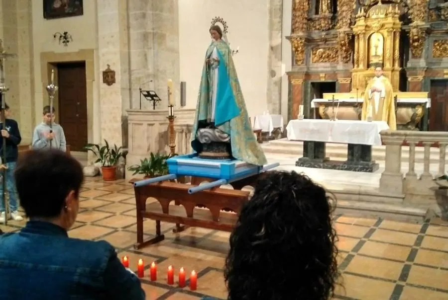 Foto 3 - Los alumnos del Seminario rezan por las calles el Rosario de la Aurora