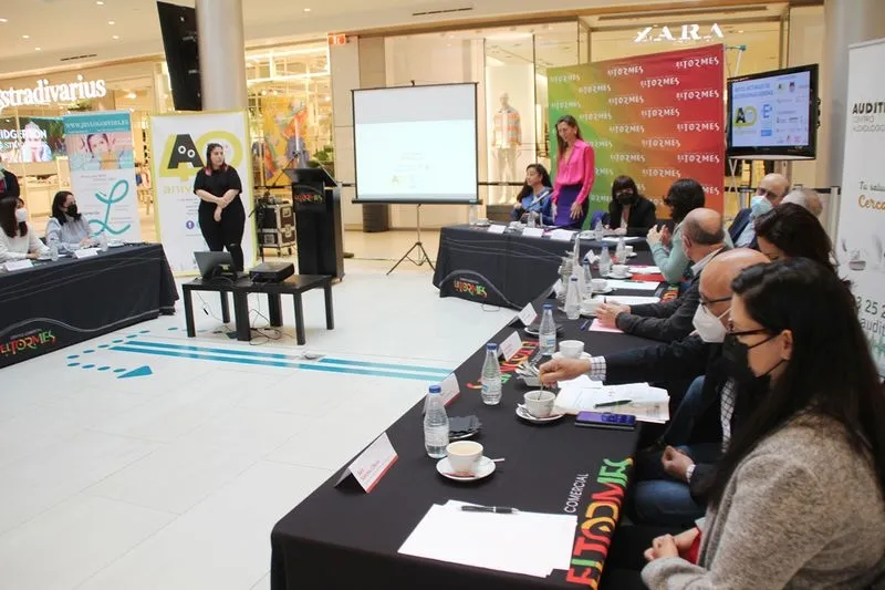 Mesa redonda sobre los retos de las personas sordas celebrada este viernes en El Tormes