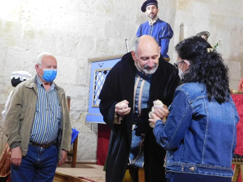 Foto 8 - Nuevos aplausos en Roll&aacute;n para Lazarillo de Tormes y su obra &ldquo;Buscando a Nebrija&rdquo;