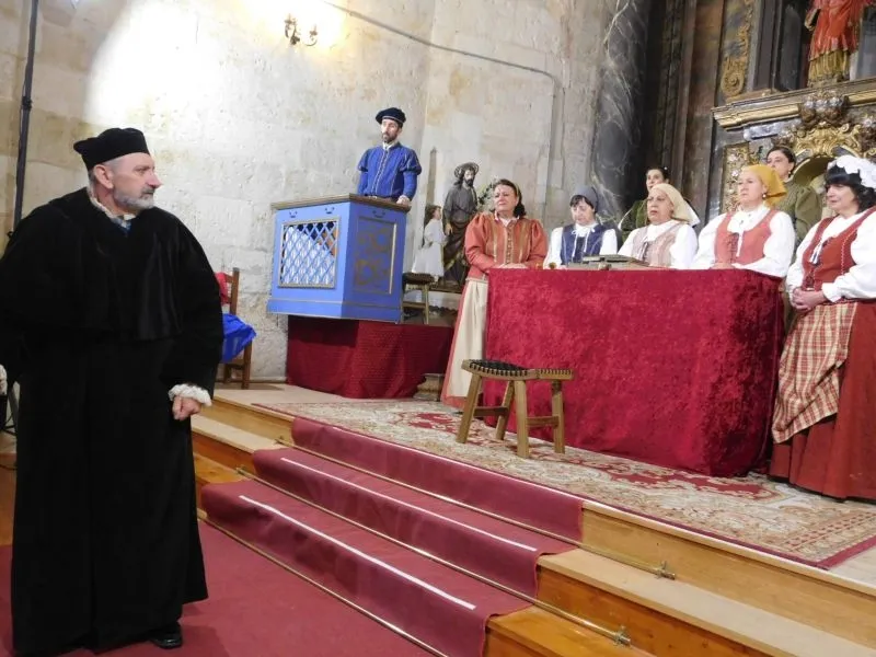 Foto 3 - Nuevos aplausos en Roll&aacute;n para Lazarillo de Tormes y su obra &ldquo;Buscando a Nebrija&rdquo;