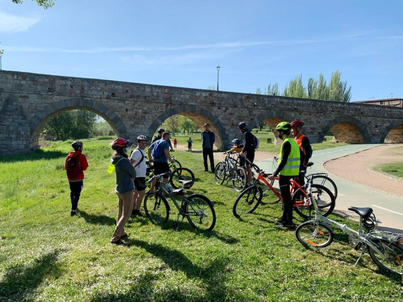 Foto 2 - Los vecinos de Salamanca disfrutan de la ruta en bici a orillas el Tormes