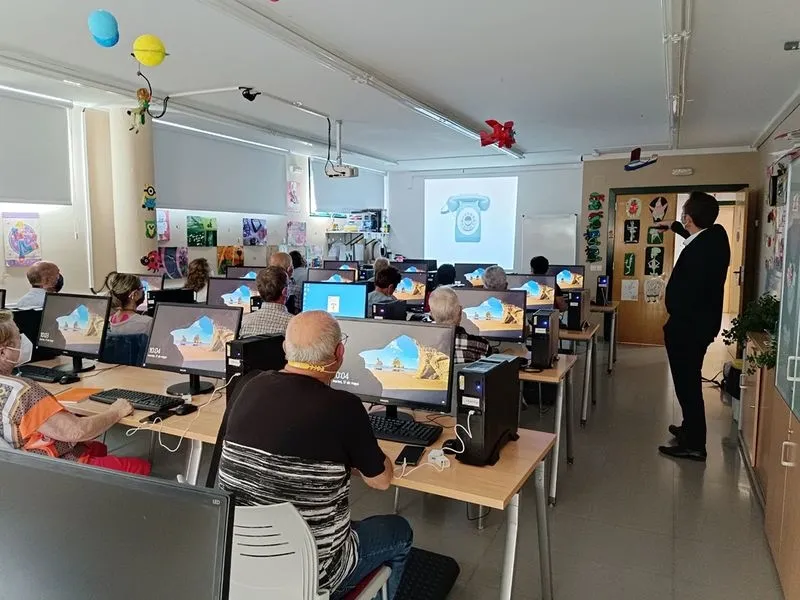 Taller 'Me atrevo con la tecnología', en Carbajosa de la Sagrada