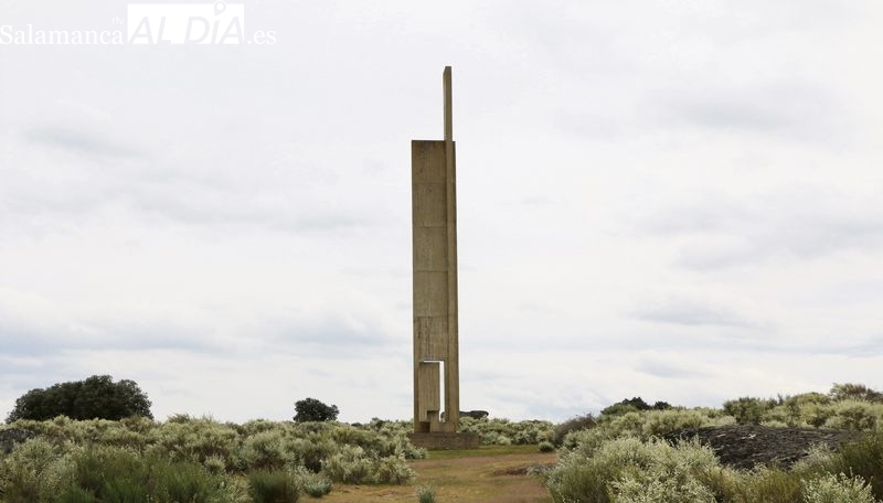 Monumento a la libertad levantado en Villavieja de Yeltes obra de Ángel Mateos / CORRAL 