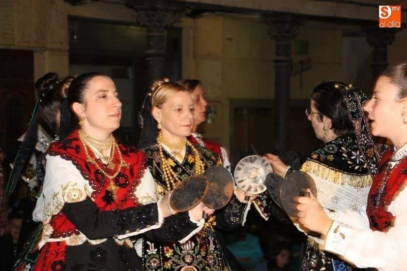 Foto 3 - Se buscan unos utensilios de baile extraviados pertenecientes al Grupo Folcl&oacute;rico de Alba de Tormes