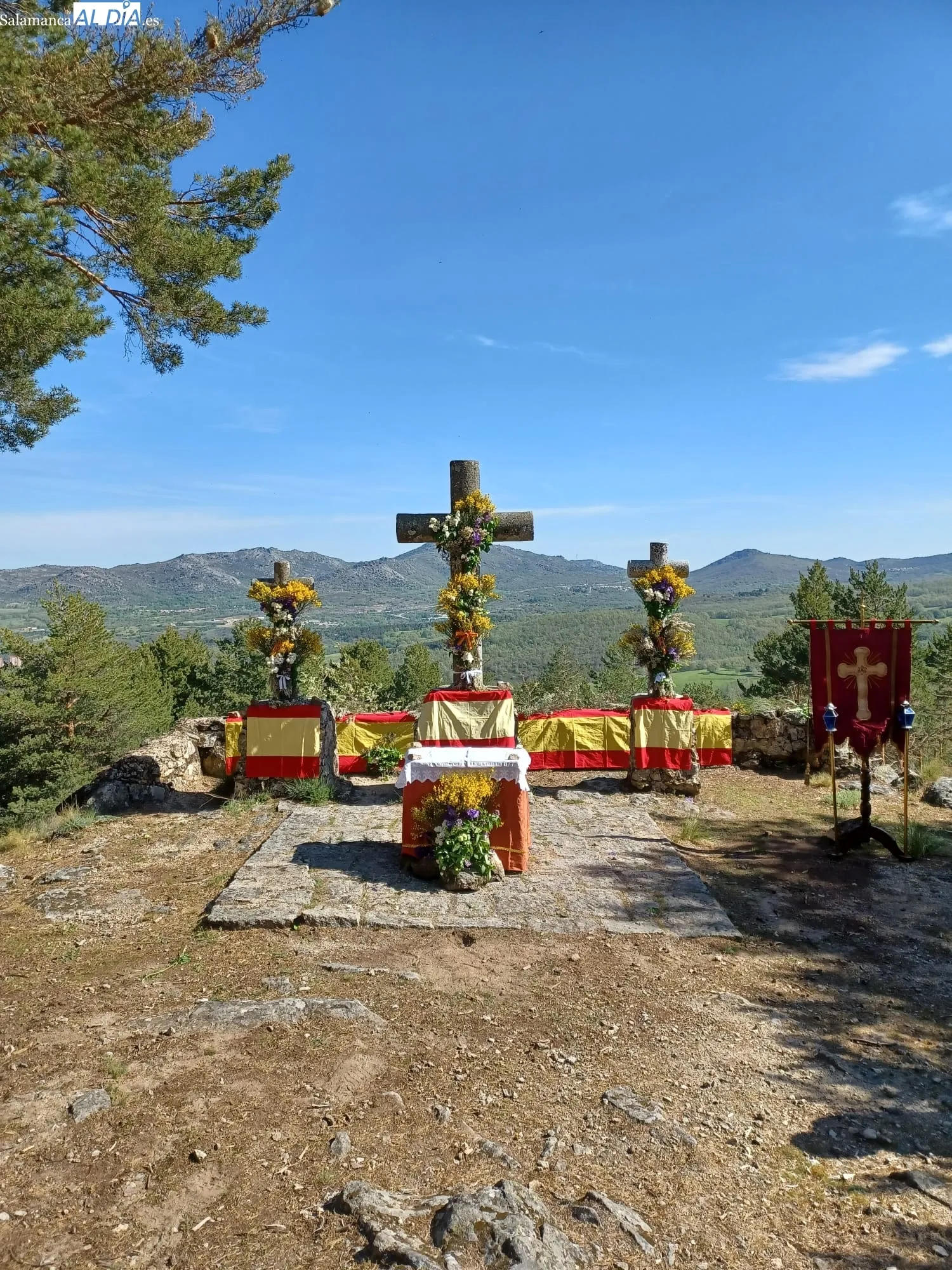 Foto 3 - La Cruz del Herrerito recibe de nuevo a sus vecinos de Candelario
