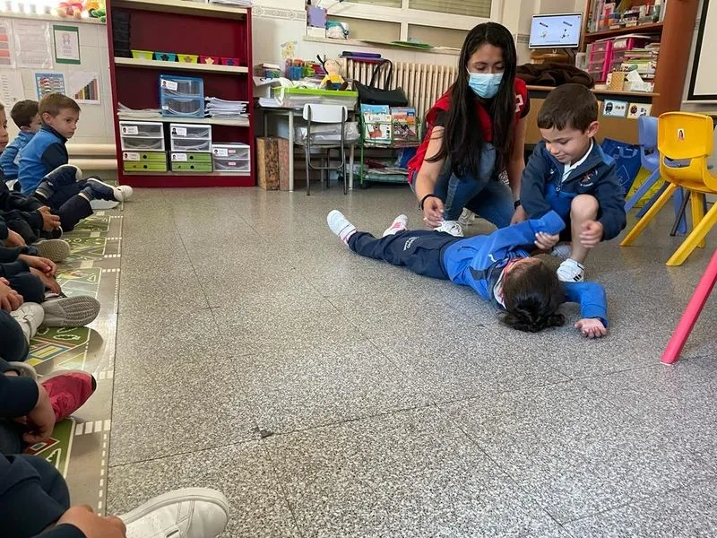 Foto 10 - Clases de primeros auxilios en el Colegio Santa Isabel