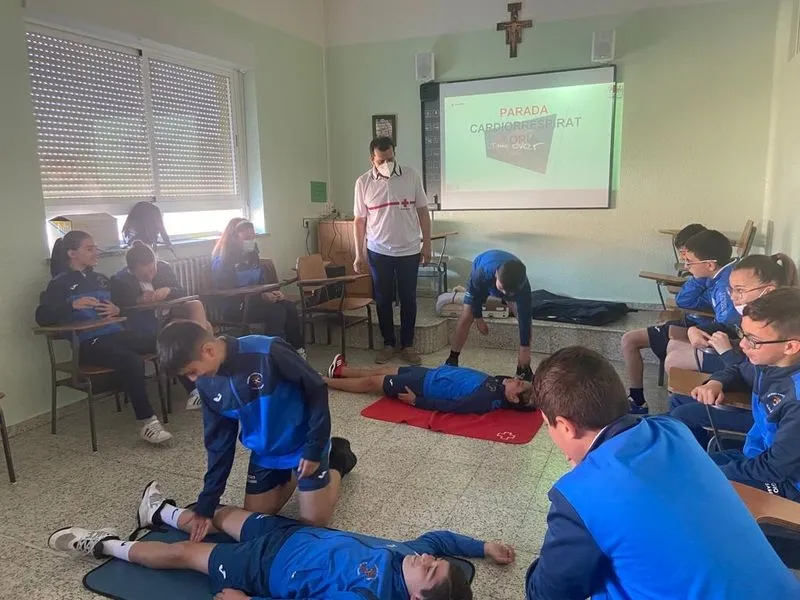 Foto 7 - Clases de primeros auxilios en el Colegio Santa Isabel