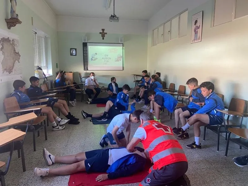 Foto 6 - Clases de primeros auxilios en el Colegio Santa Isabel