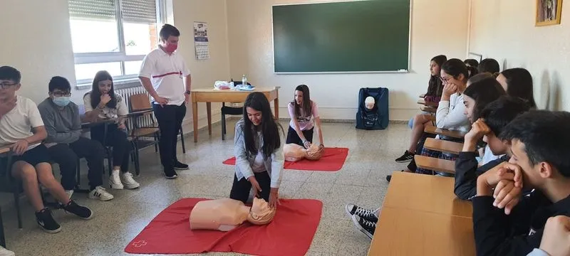 Foto 5 - Clases de primeros auxilios en el Colegio Santa Isabel
