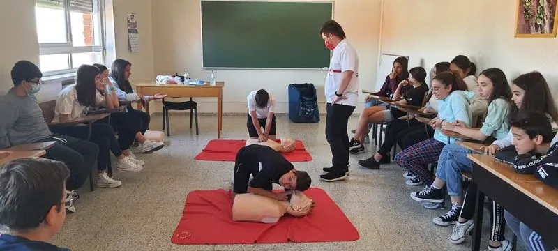 Foto 4 - Clases de primeros auxilios en el Colegio Santa Isabel
