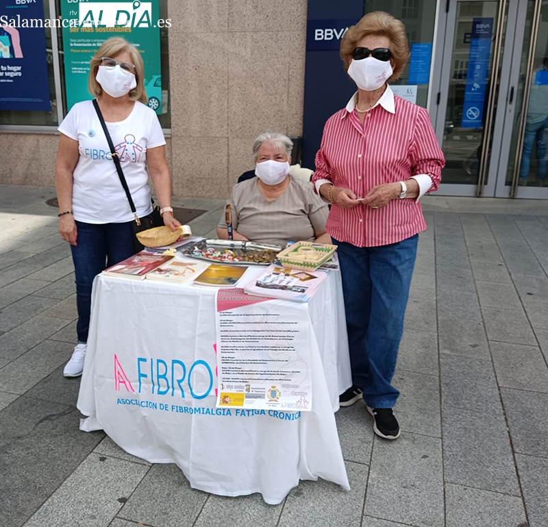 Foto 2 - Afibrosal sale a las calles de Béjar para concienciar sobre la fibromialgia y el síndrome   de   la fatiga crónica