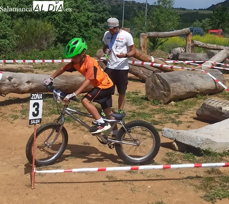 Foto 11 - Cerca de una treintena de ni&ntilde;os demuestran su habilidad 