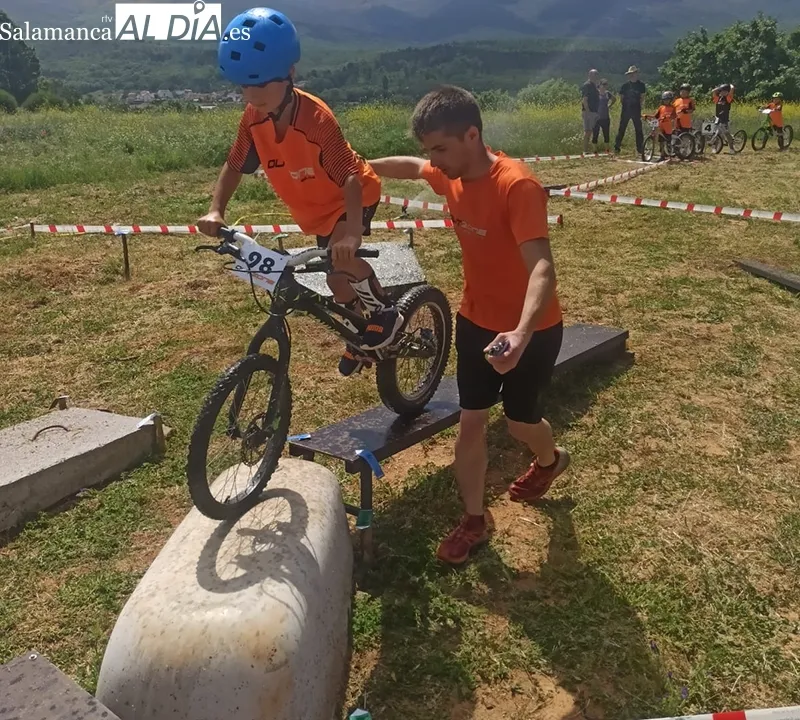 Foto 7 - Cerca de una treintena de ni&ntilde;os demuestran su habilidad 