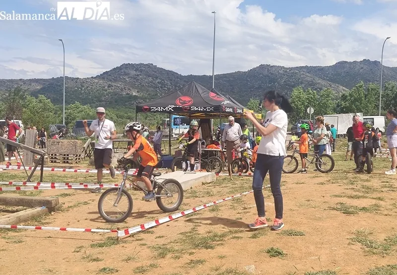 Foto 2 - Cerca de una treintena de ni&ntilde;os demuestran su habilidad 