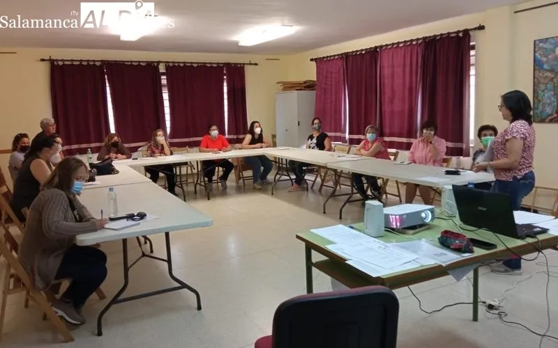 Participantes en las jornadas formativas desarrolladas en Monleras para la atención a personas mayores 