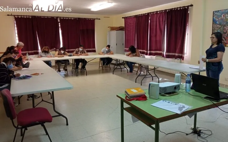Participantes en las jornadas formativas desarrolladas en Monleras para la atención a personas mayores 