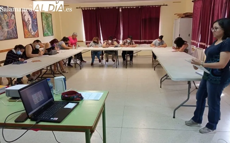 Participantes en las jornadas formativas desarrolladas en Monleras para la atención a personas mayores 