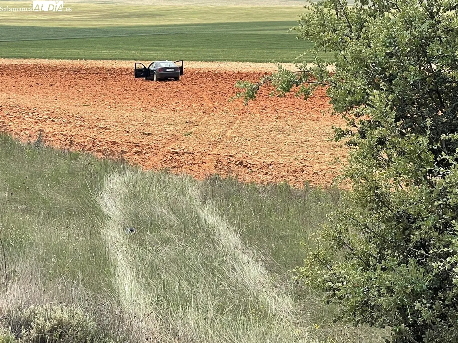Foto 3 - Colisi&oacute;n de dos veh&iacute;culos en la carretera de Alba de Tormes