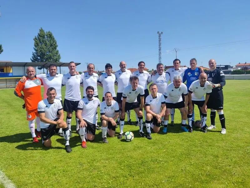 Foto 5 - Los veteranos de la UDS y el Zamora juegan un amistoso para recordar a 'Tabu'