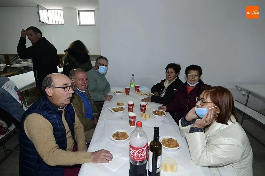 La caldereta volvió a juntar a familiares y vecinos de Saelices/ Rep. Gráfico: Adrián M.Pastor