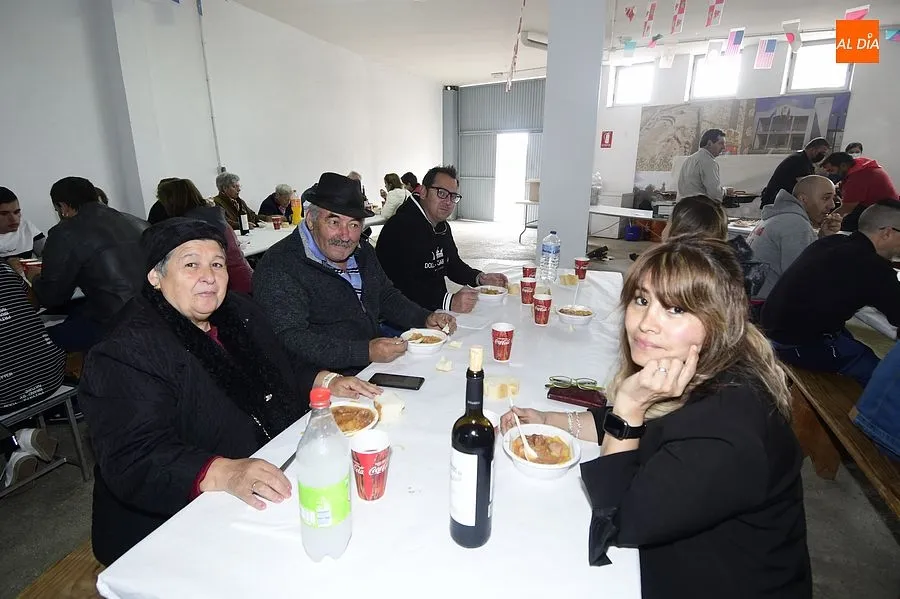 La caldereta volvió a juntar a familiares y vecinos de Saelices/ Rep. Gráfico: Adrián M.Pastor