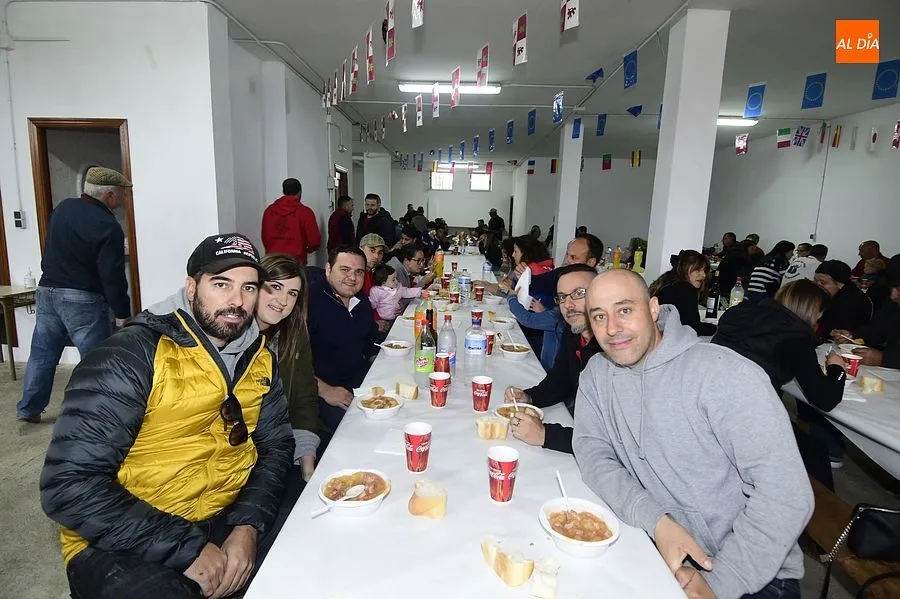 La caldereta volvió a juntar a familiares y vecinos de Saelices/ Rep. Gráfico: Adrián M.Pastor