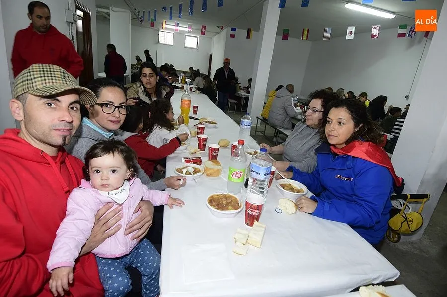 La caldereta volvió a juntar a familiares y vecinos de Saelices/ Rep. Gráfico: Adrián M.Pastor