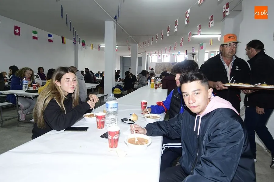 La caldereta volvió a juntar a familiares y vecinos de Saelices/ Rep. Gráfico: Adrián M.Pastor
