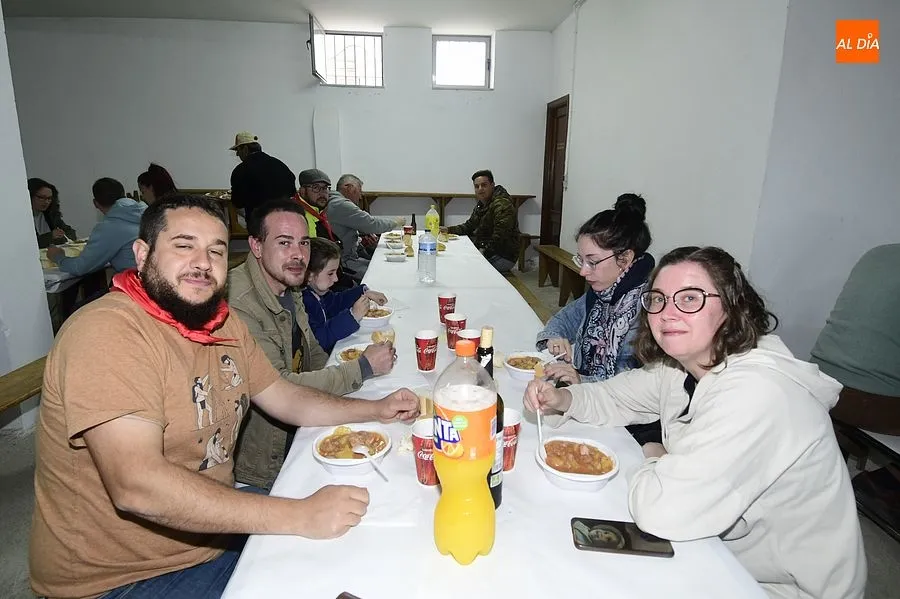 La caldereta volvió a juntar a familiares y vecinos de Saelices/ Rep. Gráfico: Adrián M.Pastor