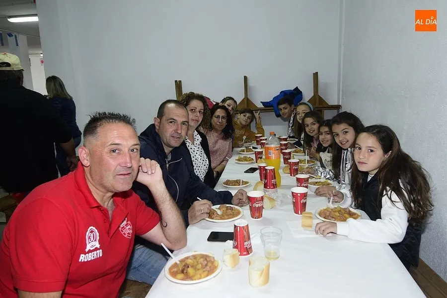 La caldereta volvió a juntar a familiares y vecinos de Saelices/ Rep. Gráfico: Adrián M.Pastor
