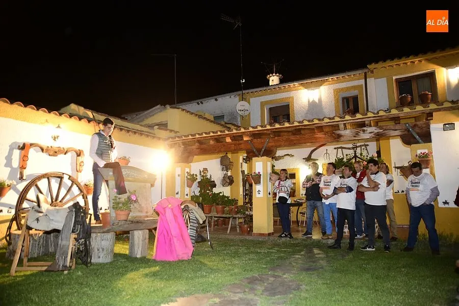 Foto 7 - Primer preg&oacute;n de la Pe&ntilde;a &ldquo;La Guarida de Pocholo&rdquo; a cargo del novillero local Juan Antonio P&eacute;rez Pinto