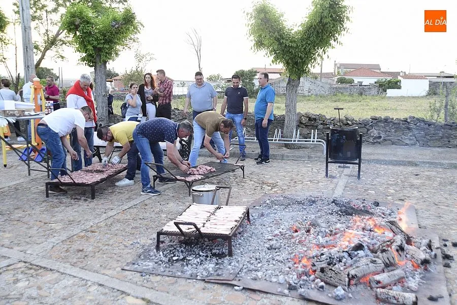 Vecinos y familiares de Carpio volvieron a reunirse tras dos años sin poder hacerlo| Fotos: Adrián M. Pastor