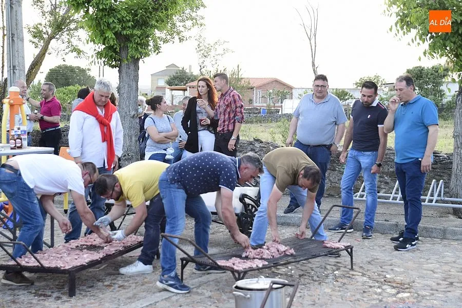 Vecinos y familiares de Carpio volvieron a reunirse tras dos años sin poder hacerlo| Fotos: Adrián M. Pastor