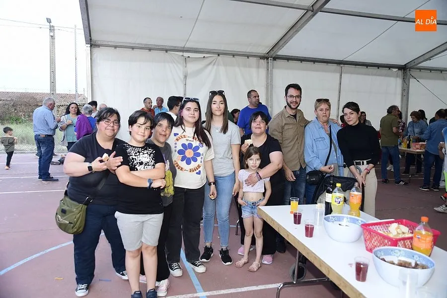Vecinos y familiares de Carpio volvieron a reunirse tras dos años sin poder hacerlo| Fotos: Adrián M. Pastor