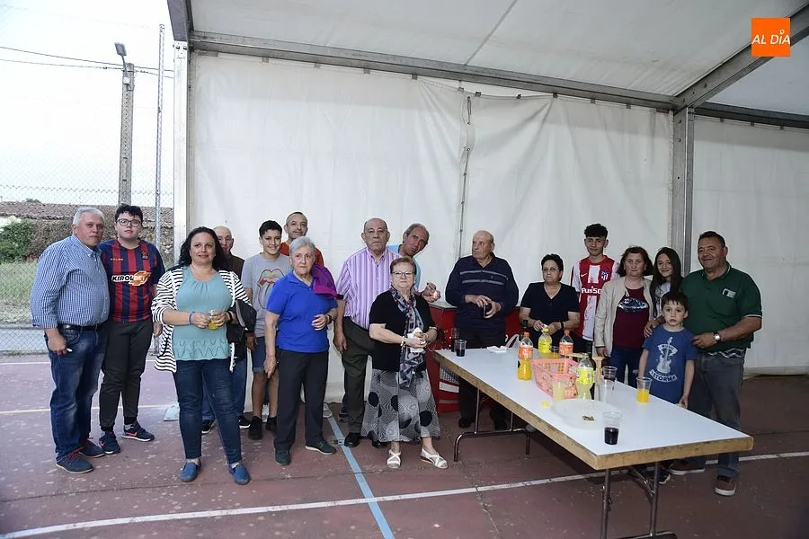 Vecinos y familiares de Carpio volvieron a reunirse tras dos años sin poder hacerlo| Fotos: Adrián M. Pastor