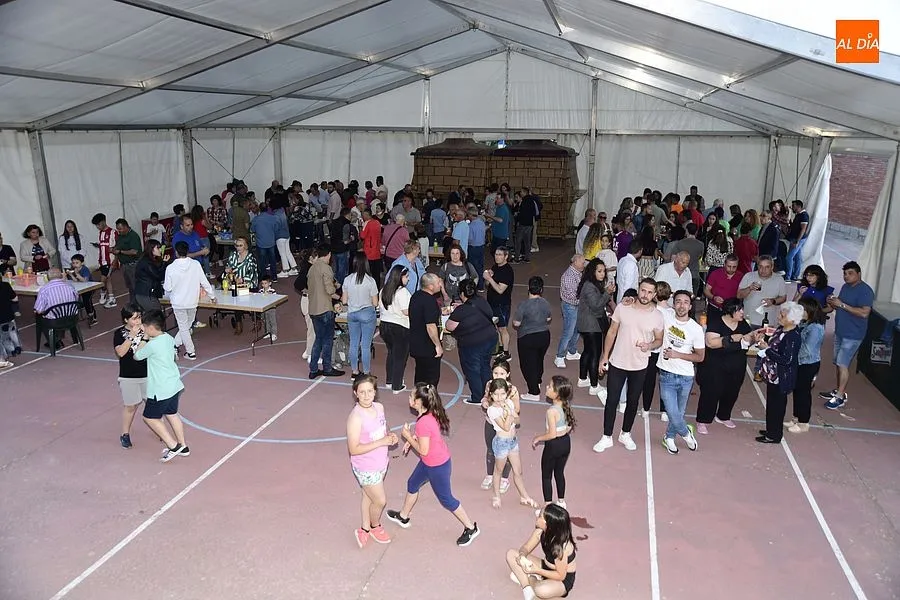 Vecinos y familiares de Carpio volvieron a reunirse tras dos años sin poder hacerlo| Fotos: Adrián M. Pastor