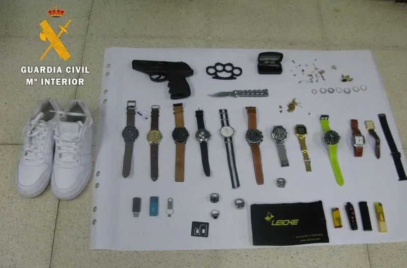 Botín del presunto autor del robo en una vivienda de Calvarrasa de Abajo
