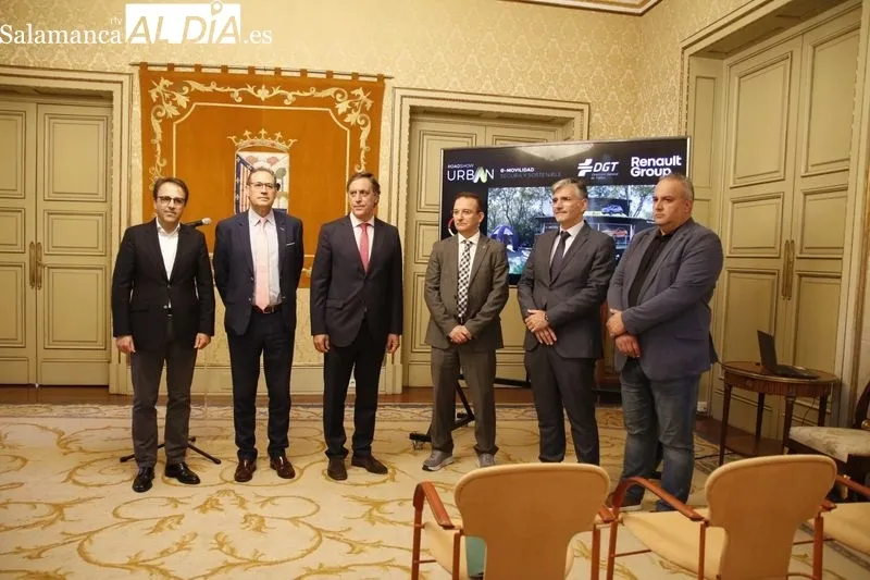 Presentación en el Ayuntamiento de Salamanca del proyecto 'Urban. 'e-Movilidad Segura y Sostenible'. Foto de David Sañudo