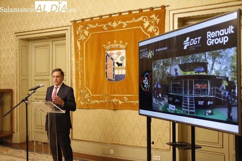Presentación en el Ayuntamiento de Salamanca del proyecto 'Urban. 'e-Movilidad Segura y Sostenible'. Foto de David Sañudo
